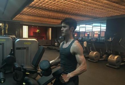 蒋劲夫家庭背景家里很有钱吗 蒋劲夫爸爸是谁靠关系出名图片