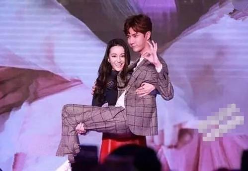 ������΢������ǰ����Ƭ ������Ů������˭