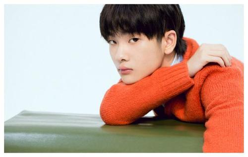 周震南黑色八月指的是什么事 周震南谈的黑白照又是怎么回事