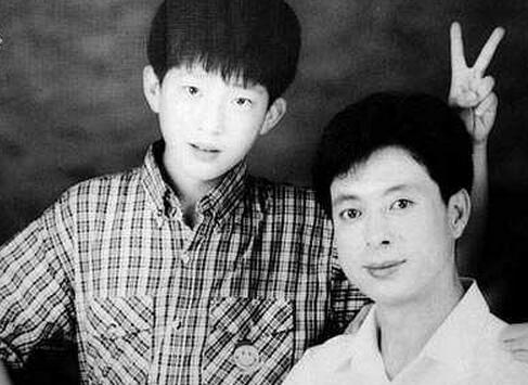 ����Ȼ�Ŀ�ɽ��˭����ʷ���� ����Ȼ�Ҿ��Ǽٵ�����ʵ��ͥ����