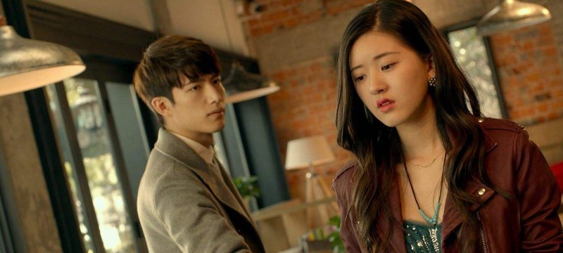 ��ɫ��������ֶ�����˭��һ����