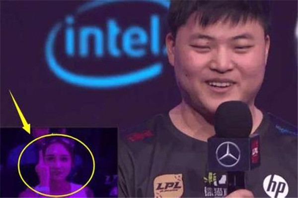 uziŮ���Ѱ���������ѧ������ʷ���� uzi��ǰŮ���Ƕ���˭����ʷ