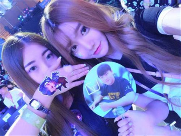 uziŮ���Ѱ���������ѧ������ʷ���� uzi��ǰŮ���Ƕ���˭����ʷ