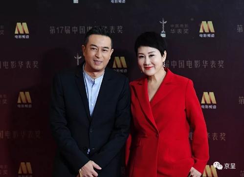 张嘉译前妻有几个岳红是张嘉译前妻吗 张嘉译张凯丽又是啥关系