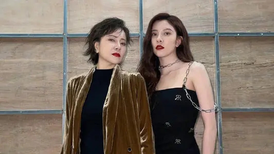 宋妍霏的妈妈曲晓是哪里人个人资料简介 宋妍霏妈晓晓年轻时照片