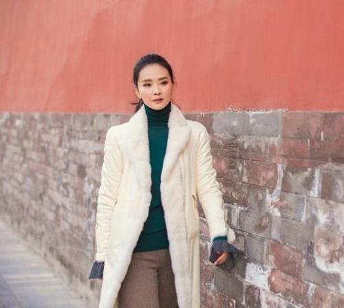 ��������Ҹ���͸����Ϲ�Ϊ�η־� �������Ϲ��ĳ���ͼǰ��ͼƬ