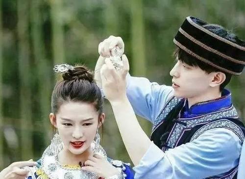 李沁现实生活中的男友是谁和邓伦恋情再添锤 圈内小料李沁邓伦