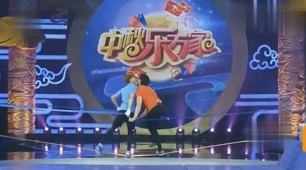 �������׿ڳ��ϳ����ڸ�һ �������ĳ��Ǹ���˭��Ů������ͼƬ