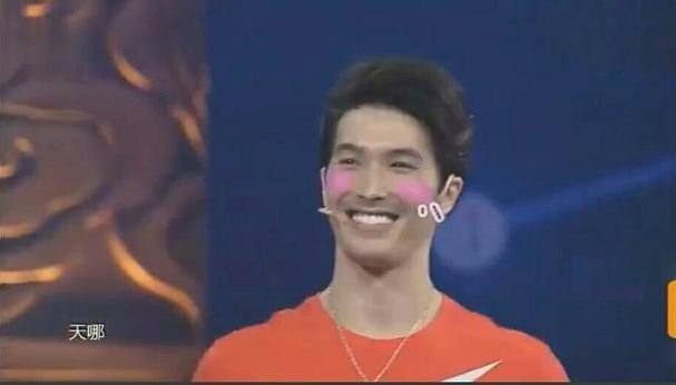 �������׿ڳ��ϳ����ڸ�һ �������ĳ��Ǹ���˭��Ů������ͼƬ