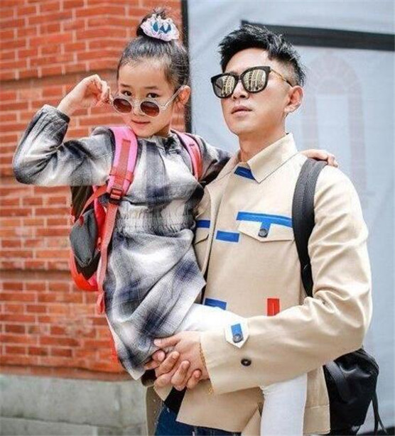 ����Ա���θ������ϼ����������� �Ҹ�����һ���鼰��������