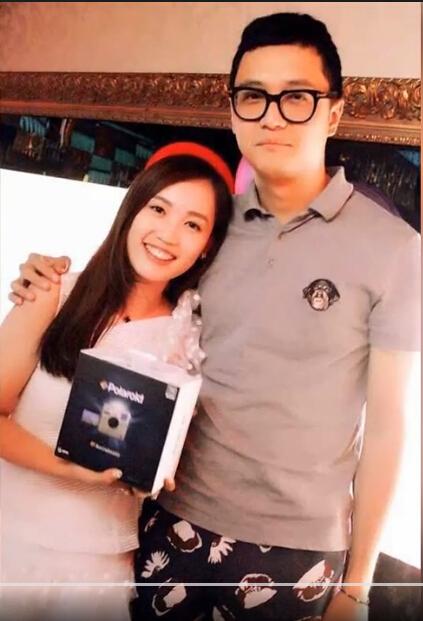 �Ά�������Ļ ����200�κͶ����˷�����ϵ������Ů��Ա����һ��ͼ