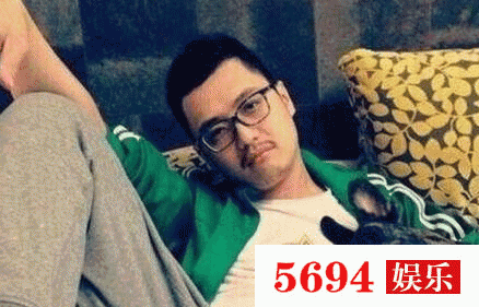 �Ά�������Ļ ����200�κͶ����˷�����ϵ������Ů��Ա����һ��ͼ