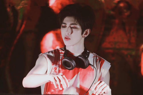 �������й��������� Ȧ�ڽ��ز��������� ��������Ů������˭