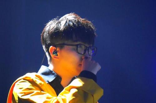 ë���׸������ϼ�� ë���׵�����ʷŮ������������˭����һ����