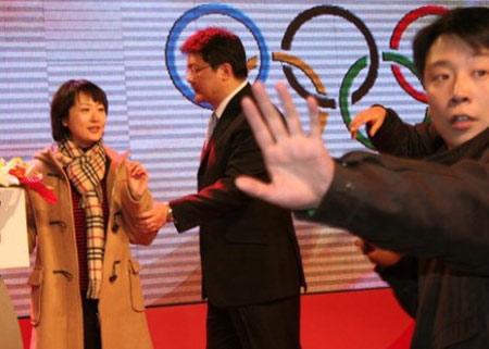 �ű�����������˭�ͺ���ޱ��״��ʷ �ű�ͺ���ޱ˫��̥Ů����Ƭ