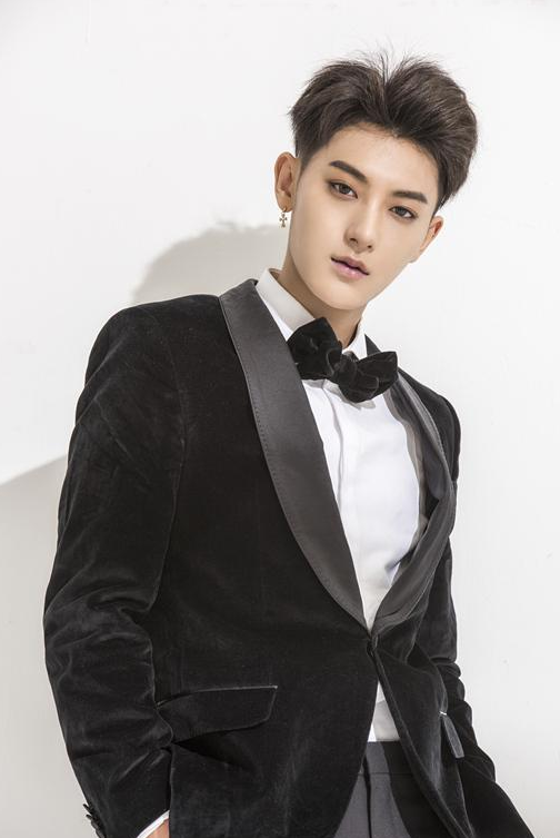 黄子韬的真正的女朋友是谁啊 黄子韬女朋友金敏贤个人资料ins被扒