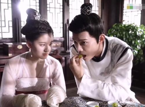 �������Ů�������Ѽ�ͼƬ ������׷����¶˼˽�¹�ϵ��һ����
