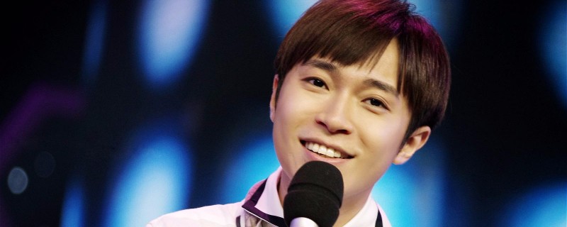 �մ����������еĻ���Ů��