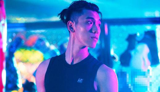 ������ǲ�������ѧ��ͬѧ���ϰ�Ƥ���� ǰŮ������������˭��Ƭ