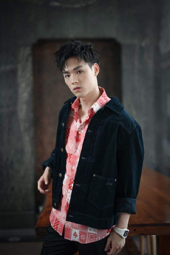 董又霖成龙是什么关系董又霖身世揭秘 董又霖家境背景母亲是谁