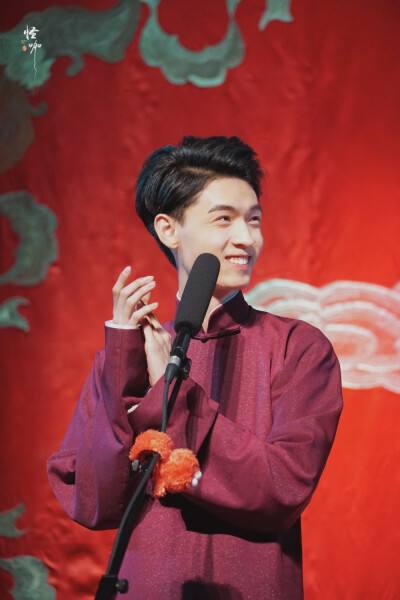 秦霄贤家里做什么生意的爸爸是干什么的 秦霄贤家里的公司叫什么