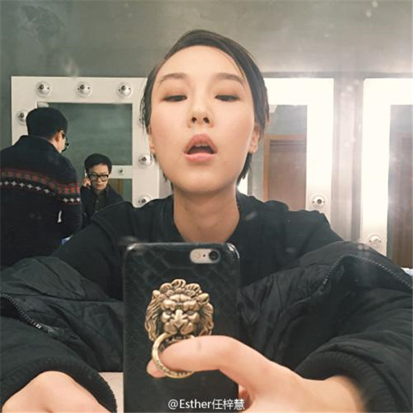 女主是一个身材好,会跳舞的女孩,很显然,虽然任梓慧的身材不错,但是她