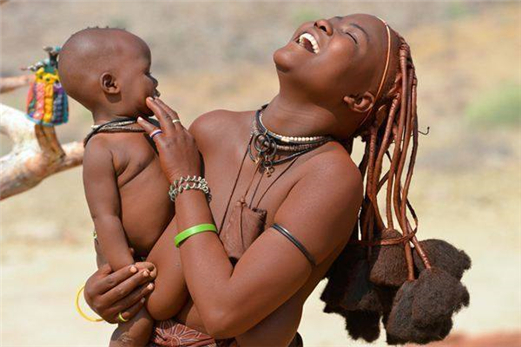 非洲辛巴族女人从不洗澡身上污垢N层厚 男女关系混乱到难以启齿