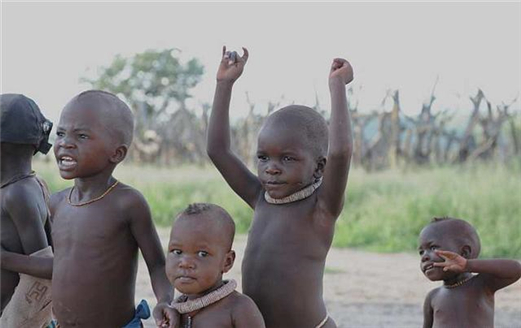 非洲辛巴族女人从不洗澡身上污垢N层厚 男女关系混乱到难以启齿