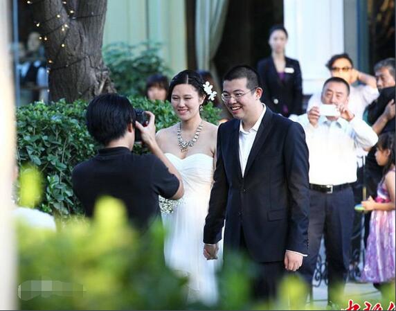 看都感觉是在写王朔的感情经历,说到男主角陈天有一个不肯离婚的老婆