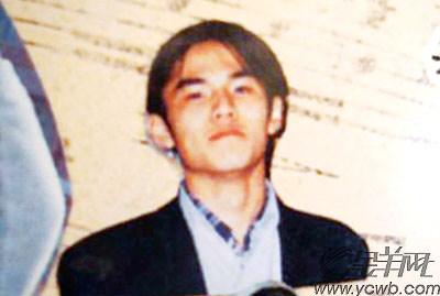 周杰伦取下假发头发稀疏秃顶照片 周杰伦头发怎么变多的是假的吗