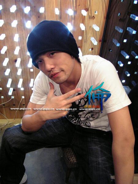 周杰伦取下假发头发稀疏秃顶照片 周杰伦头发怎么变多的是假的吗