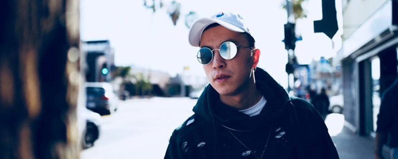 jonyjΪʲô�ж�ѿ