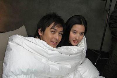 刘亦菲跟谁在一起过谈过几个男友 盘点刘亦菲的历任男友感情史