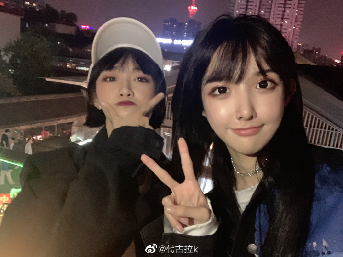 �����������еĻ���Ů�ĸ������ϱ��� abbily��������װ����Ƭ��