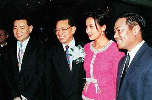 杨受成在香港什么地位 杨受成躺在谁腿上吃蛋糕风流情史大揭秘