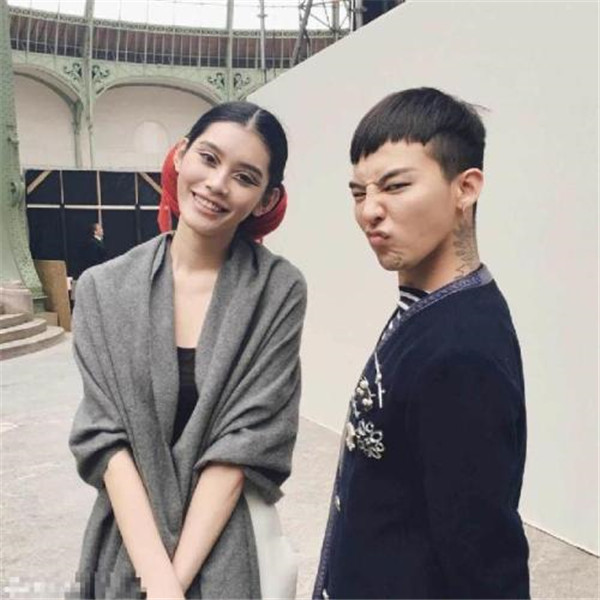 ��������Ȩ־��������Ƭ���ʲô��ϵ Ȩ־���������Ů�Ѷ���˭