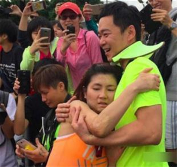 selina现在的照片最新消息 任家萱烧伤前后对比疤痕吓人植皮了吗