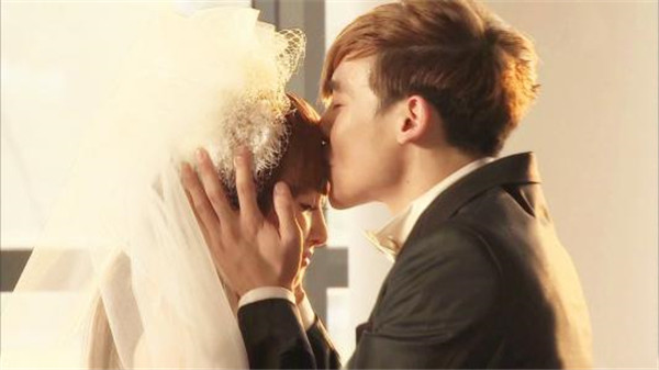 �����ձ�ǿ�������¼���ô���� ��������������װ�������ڵĹ�ϵ