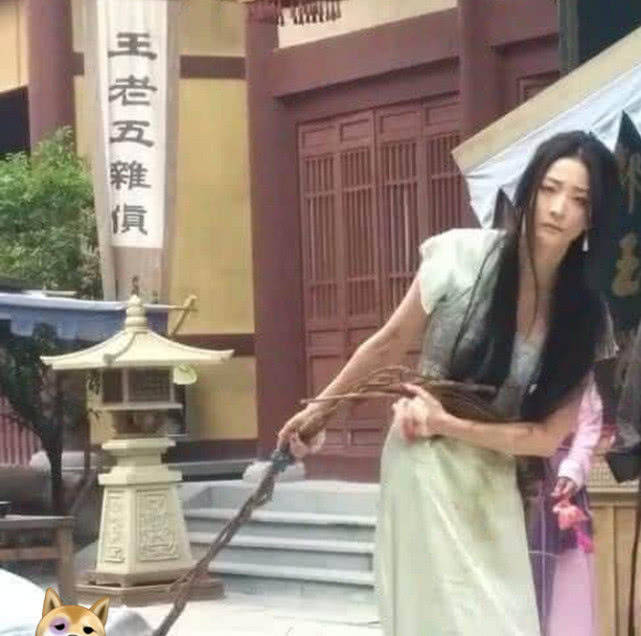 ��У���������һ������ ����ֵ�߶�����Ϊ��С�Ȱ͡� ��ôŬ��