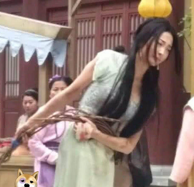 ��У���������һ������ ����ֵ�߶�����Ϊ��С�Ȱ͡� ��ôŬ��