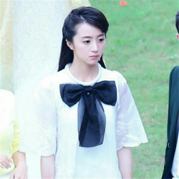 胡冰卿为什么这么丑眼睛有问题 胡冰卿路人脸为什么受到唐人力捧