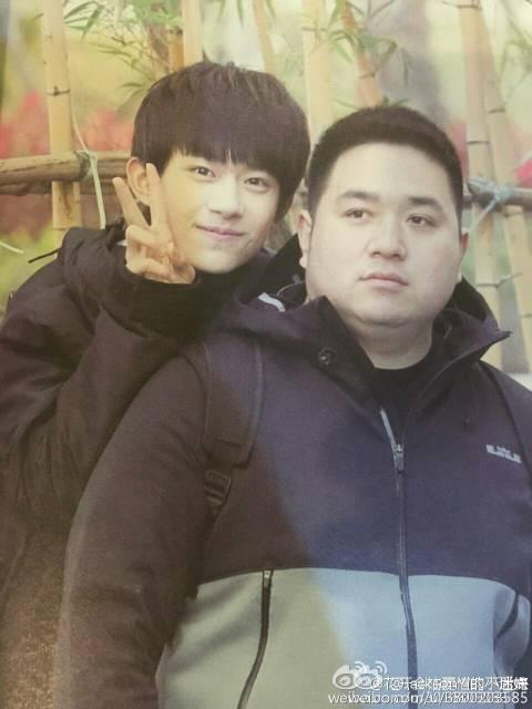 tfboys经纪人胖虎何其龙资料介绍 何其龙是千玺爸爸请的工资多少