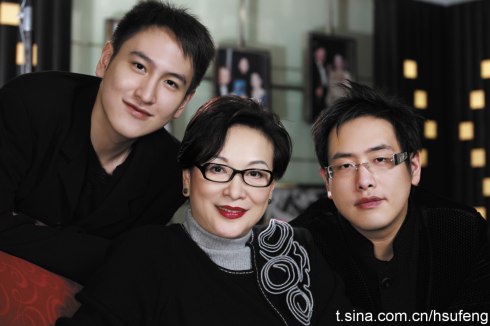 汤臣二公子汤珈铖抑郁症怎么治好的 汤珈铖童年萌照现在又胖又秃