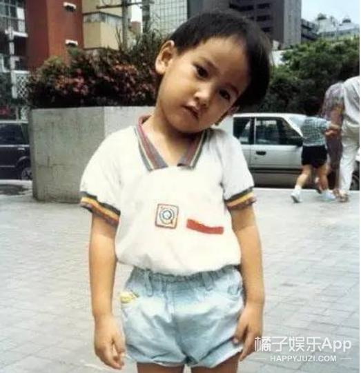 汤臣二公子汤珈铖抑郁症怎么治好的 汤珈铖童年萌照现在又胖又秃