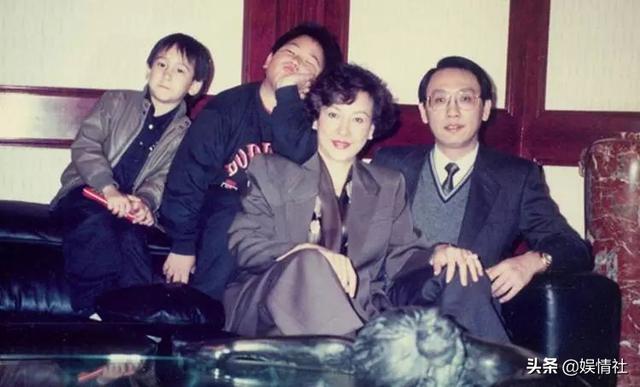 汤珈铖原名汤子同,而哥哥汤子嘉自小就圆滚滚,倒显得他越发清秀的样子