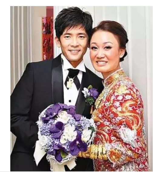 何鸿燊五太教训四太始末 赌王为什么不娶邓咏诗五姨太邓咏诗现况