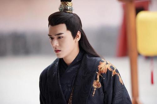 深刻的就是《醉玲珑》的十一皇子元澈,出演过的作品有《萌师驾到》