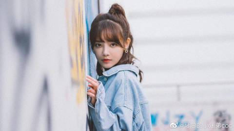 31日出生于广西省柳州市,是酷狗直播签约艺人,别名兔子牙 ,是一名歌手