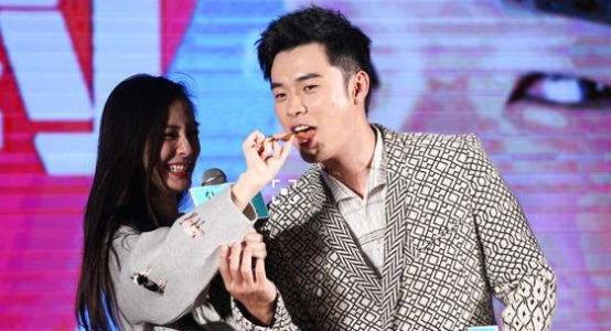 �º�baby���İ�Ƥ���ڻ�ױ���������һ�� baby������ϲ��ճ�º�