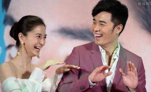 �º�baby���İ�Ƥ���ڻ�ױ���������һ�� baby������ϲ��ճ�º�